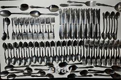 Oneida Custom Stainless Steel Plantation Flatware 110 Pieces Service for 16