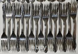 Oneida Custom Stainless Steel Plantation Flatware 110 Pieces Service for 16