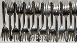 Oneida Custom Stainless Steel Plantation Flatware 110 Pieces Service for 16