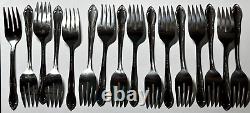 Oneida Custom Stainless Steel Plantation Flatware 110 Pieces Service for 16