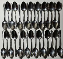 Oneida Custom Stainless Steel Plantation Flatware 110 Pieces Service for 16